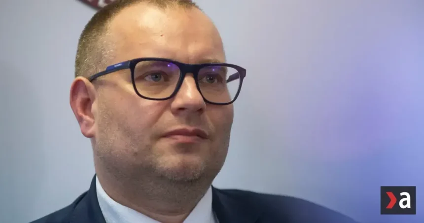 Ombudsman Róbert Dobrovodský chce poriadok v poplatkoch u lekárov a hľadaní špecialistov