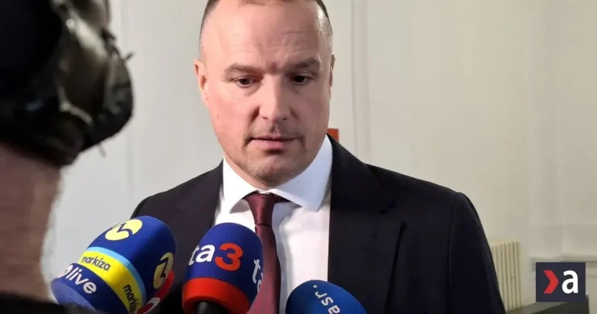 Poradca premiéra Davida Lindtnera má na začiatku novembra predstúpiť pred odvolací súd.
