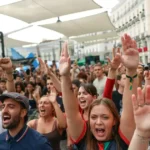 Prípad 87-ročnej seniorky otriasol Španielskom. Po protestoch sa vráti do bytu