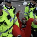 Protest pred konferenciou labouristov: zatýkanie po zásahu polície