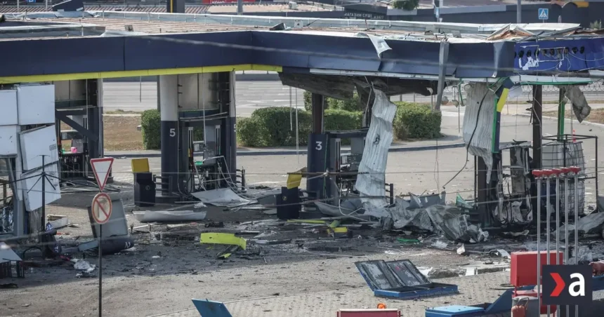 Ruské drony zasiahli čerpaciu stanicu v Kyjeve. Zomreli dvaja, ranení viacerí