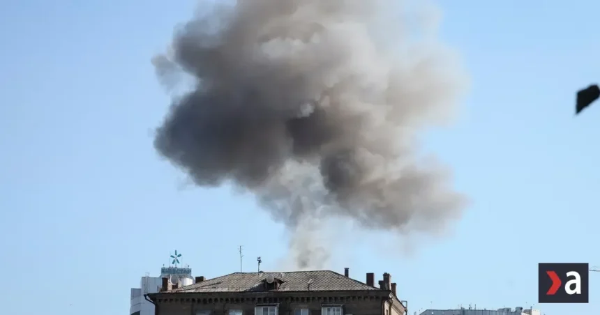Rusko útočí vo veľkom: Za týždeň zasiahlo Ukrajinu vyše 2200 dronov a stovky bômb