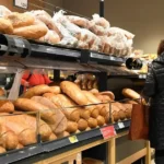 Šialené ceny potravín. Káva láme rekordy, základné potraviny zlacneli