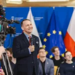 Sikorski sa po rokoch stretol s bieloruským ministrom, rokovali o hraniciach aj Rusku