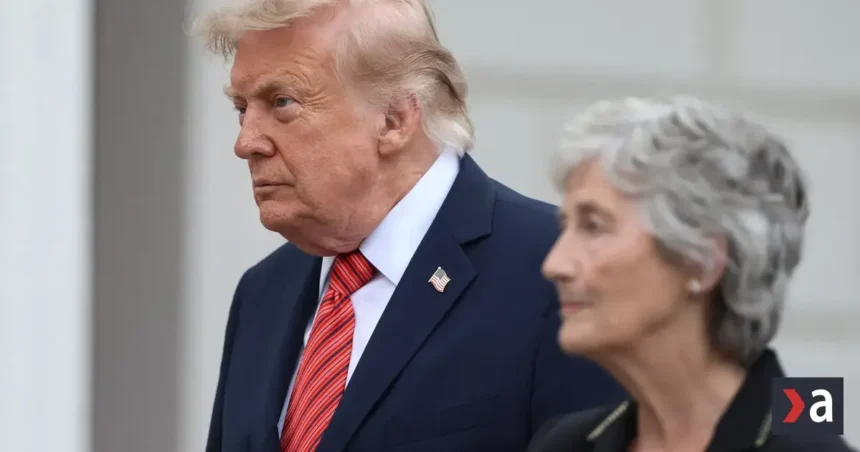 Trump pricestoval do Írska, stretne sa s premiérom aj prezidentkou