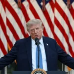 Trump rozbehol vlastnú televíziu počas otvoreného sporu s novinármi
