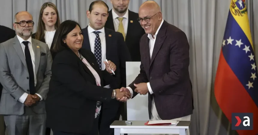Venezuela oslobodila desiatky politických väzňov, rokovania už prinášajú výsledky