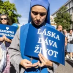 Za život pochodovali v Bratislave tisícky ľudí, chcú zákaz interrupcií