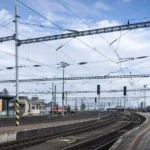 Zrážka vlaku s traktorom na priecestí pri Kútnikoch, bez zranení