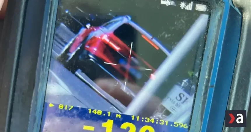 19-ročný vodič letel obcou 120 km/h, vodičský preukaz stratil na mieste