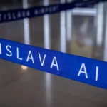 Biela látka v lietadle na bratislavskom letisku zdržala cestujúcich