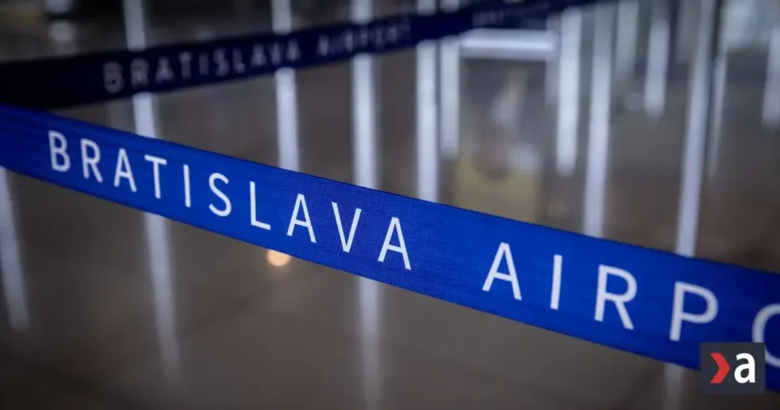 Biela látka v lietadle na bratislavskom letisku zdržala cestujúcich