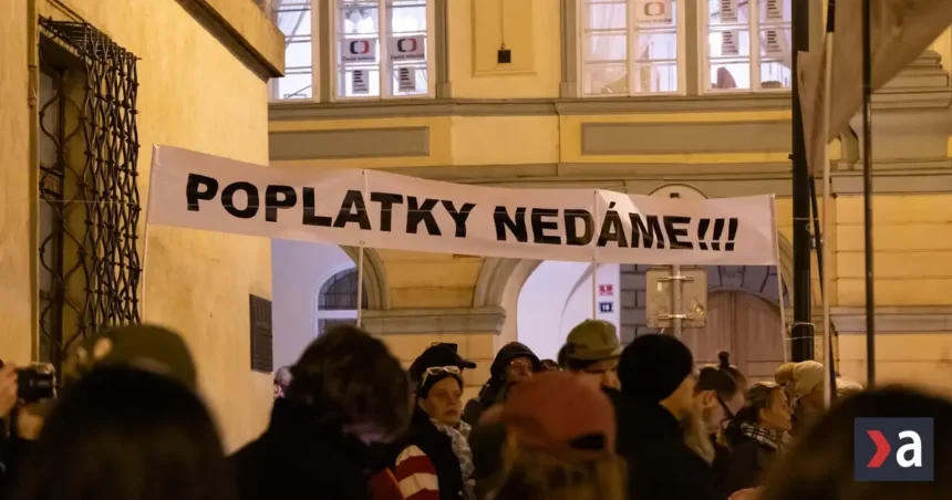 České divadlá prerušili klaňačky na podporu verejnoprávnych médií pre obavy o nezávislosť