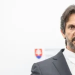 Demokrati: Rezort nakupoval vojenský materiál od detského centra so šéfom SNS