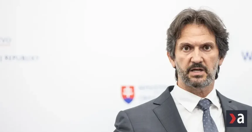 Demokrati: Rezort nakupoval vojenský materiál od detského centra so šéfom SNS