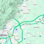 Diaľnica D2 z Bratislavy na Záhorie je preťažená, motoristi čakajú v kolónach