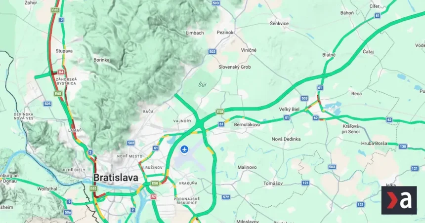 Diaľnica D2 z Bratislavy na Záhorie je preťažená, motoristi čakajú v kolónach