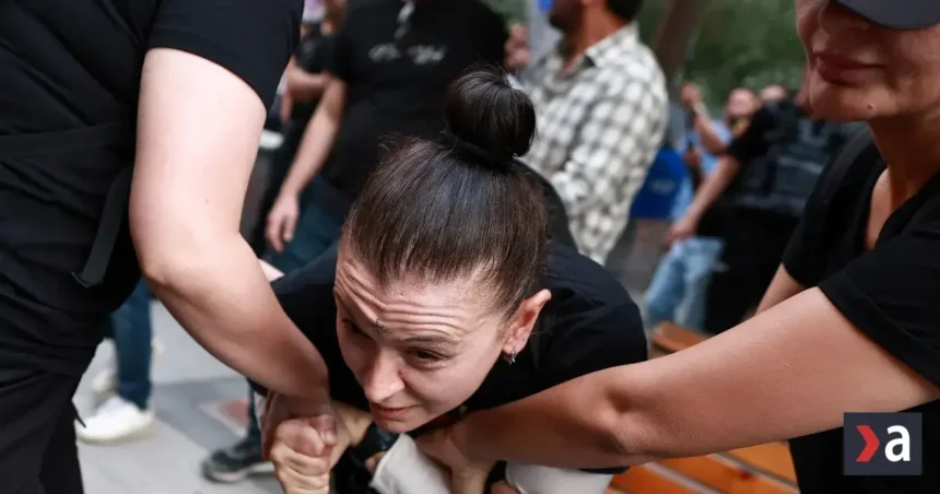 EÚ kritizuje Turecko za ústup od demokracie, Ankara sa vzdiaľuje členstvu