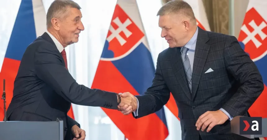 Fico a Babiš odhalili v Prahe sochu česko-slovenského priateľstva