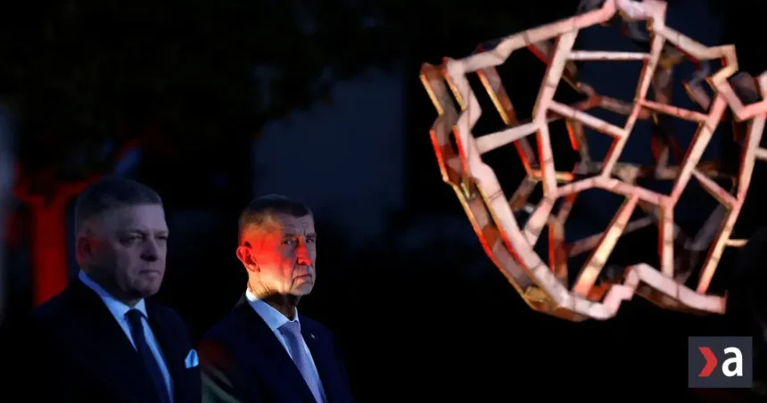 Fico navštívil Babiša v Praze, protestujúci ho vypískali