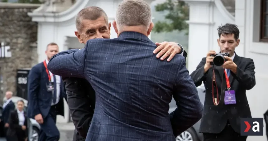 Fico pocestuje v utorok do Prahy, stretne sa s Babišom a spoločne odhalia sochu