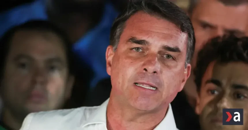 Flávio Bolsonaro po prehre odišiel do USA, polícia preveruje zákaz vycestovať