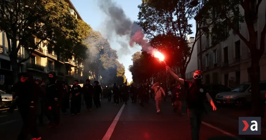 Francúzsko: masívne protesty, polícia kontroluje stanice pre obavy z výtržností