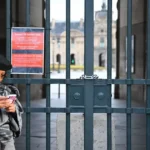 Francúzsko nasadilo 70-tisíc policajtov, zatvorili aj Louvre