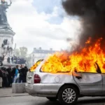 Francúzsko upokojuje protesty nočným zákazom vychádzania v mestách