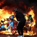 Francúzsky súd zamietol námietky ľavice voči Macronovým pokynom k protestom