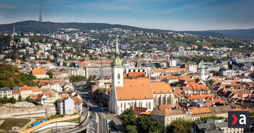 Hlas-SD vyzýva ľudí k víkendovým voľbám, SaS kritizuje drahšie ceny elektriny