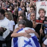 Izrael si pripomína obete útoku Hamasu spred troch rokov