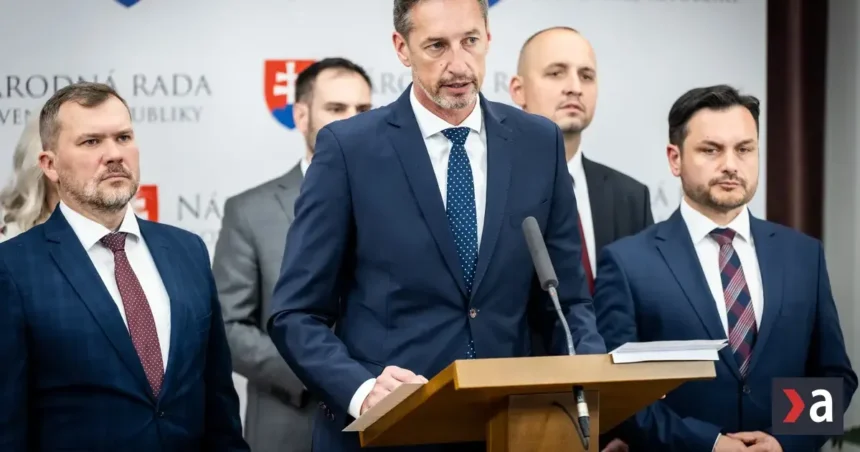 Koalícia schválila deficit takmer 5 % HDP. Opozícia varuje pred stratou kontroly