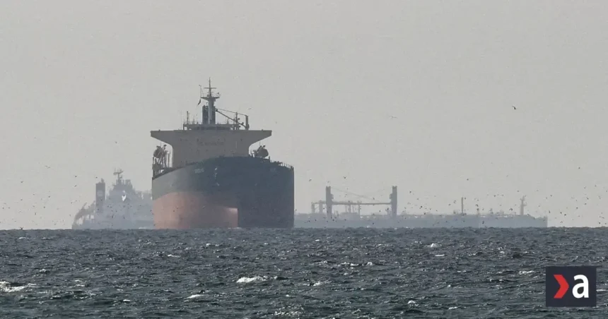 Neznámy projektil zasiahol tanker pri Saudskej Arábii, posádka sa evakuovala