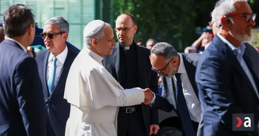 Pápež Lev XIV. je v nemocnici, popoludní ho čaká operácia pľúc