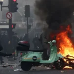 Parížsky zákaz vychádzania pokračuje, polícia v pohotovosti pred protestmi