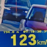 Policajti namerali vodiča, ktorý v obci prekročil rýchlosť o 53 km/h. Zobrali mu vodičák