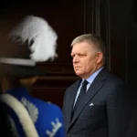Polovičné cestovné vo vlakoch pokračuje aj v novembri, potvrdil Fico