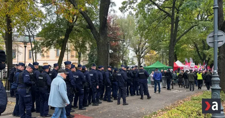 Poľský prezident zvolal urgentné rokovania pre krízu okolo Ústavného súdu