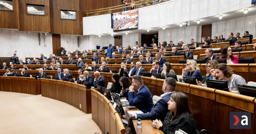 Poslanci rokujú o rozpočte, pokračuje súd v kauze vraždy Jána Kuciaka