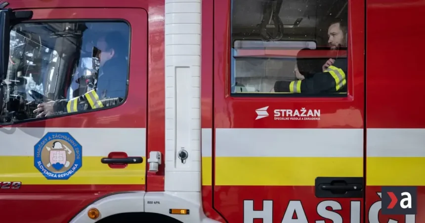 Požiar bytu na prešovskom sídlisku Sekčov: zasahujú hasiči
