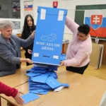 Premiér: Z volieb sa nedajú robiť politické závery, prezident poďakoval za účasť