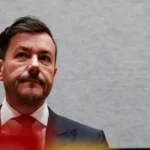 Rakúsky súd povolil Benkovi domáce väzenie, bude musieť nosiť monitorovací náramok