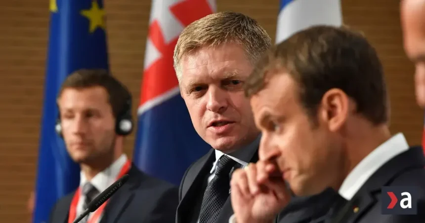 Robertovi Ficovi zrejme všetko zničia Emmanuel Macron alebo Donald Trump