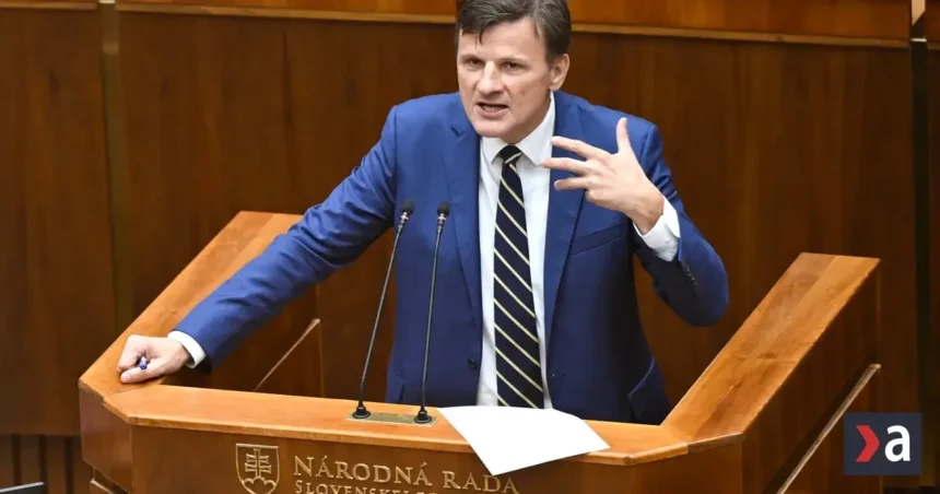 SaS vyzýva SNS, aby na čelo envirorezortu nenominovala Filipa Kuffu