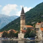 Šéf ruského propagandistického kanála Rybar hrozí Čiernej Hore žalobou za vyhostenie