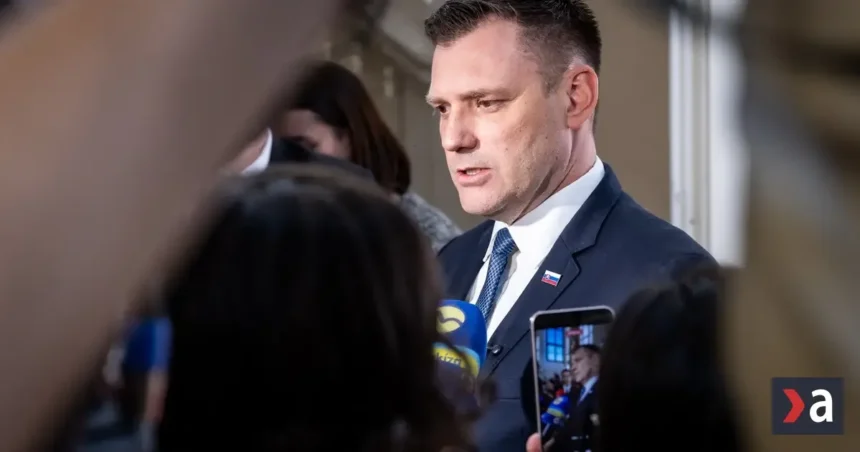 Slováci kritizujú odmeny: papalášska zlodejina, Tarabove peniaze