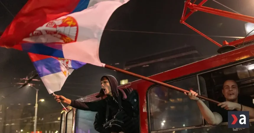 Študenti prevalcovali Vučiča. V 22 mestách porazili SNS