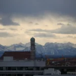 Studený front mení počasie na Slovensku. Výrazné ochladenie pocítia najmä ľudia na horách.