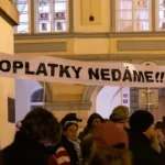 Tisíce ľudí na Staromestskom námestí protestovali za nezávislosť verejnoprávnych médií